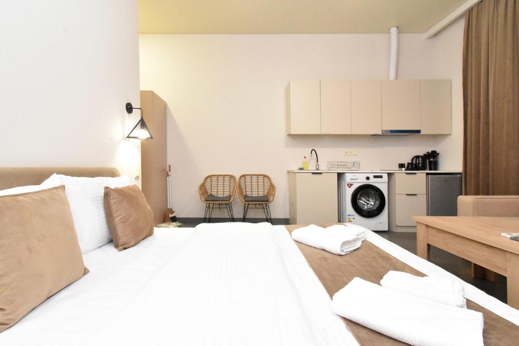 Seva Apart-Hotel Komitas Erywań Zewnętrze zdjęcie